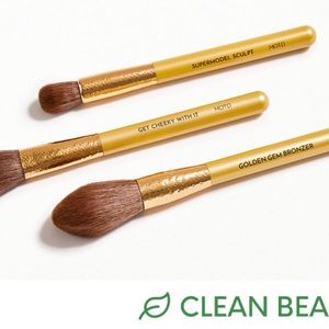 MOTD COSMETICS
Gold Goddess Face Brush Set